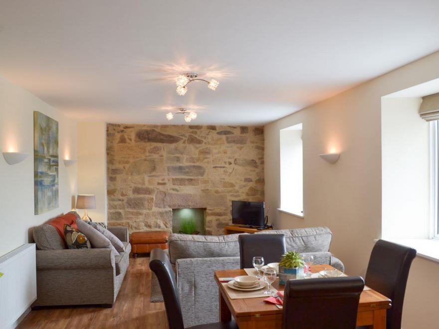 Skylark  View - UK4128