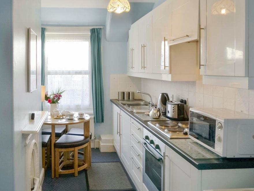 Apt 5 Hickling - UKC2716