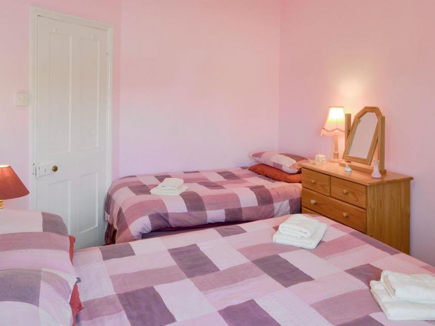 Apt 5 Hickling - UKC2716