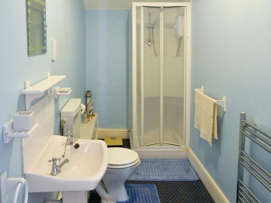 Apt 5 Hickling - UKC2716