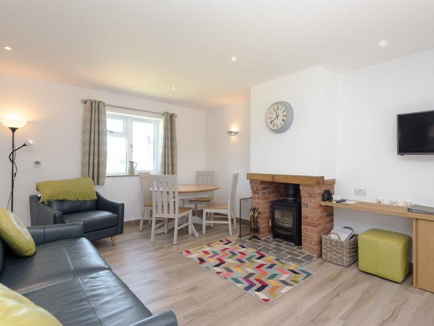 Garden Cottage - UKC2760