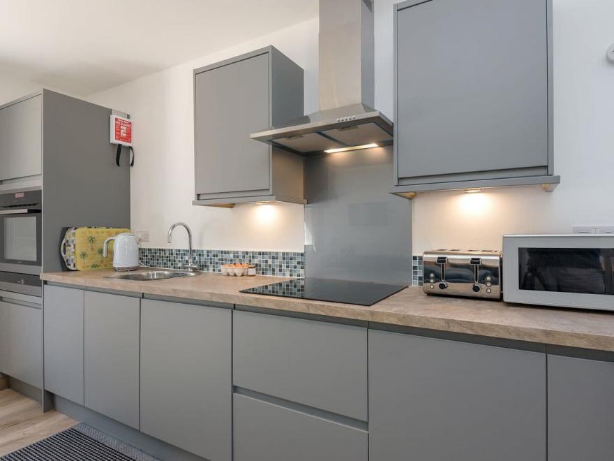 Garden Cottage - UKC2760