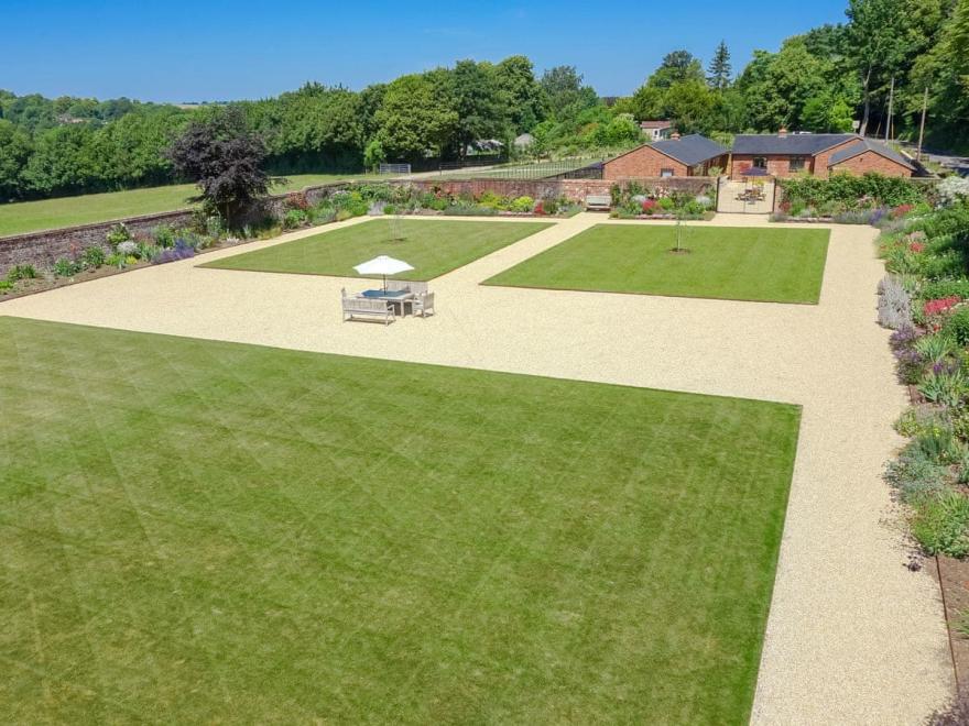 Garden Cottage - UKC2760