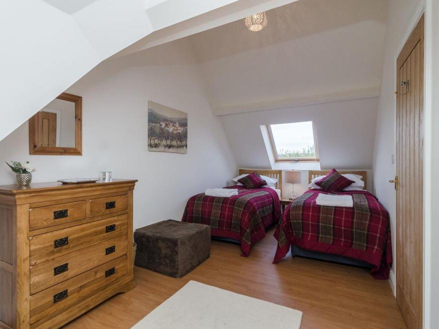Coachman's Cottage - UKC2773