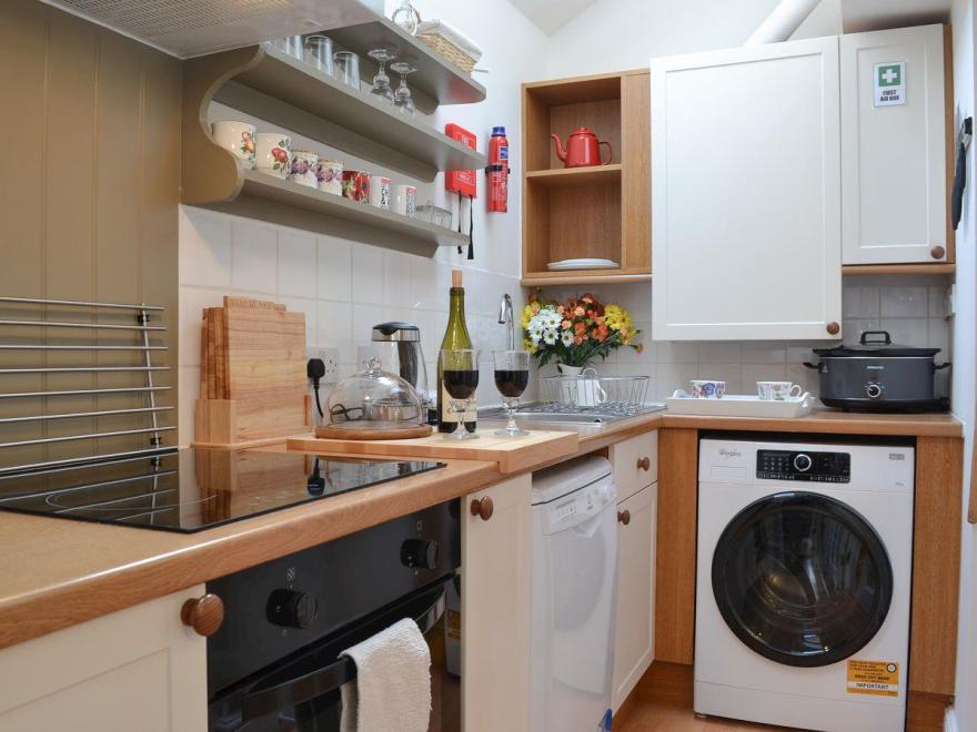 Rubi Roy Cottage - UKC2810