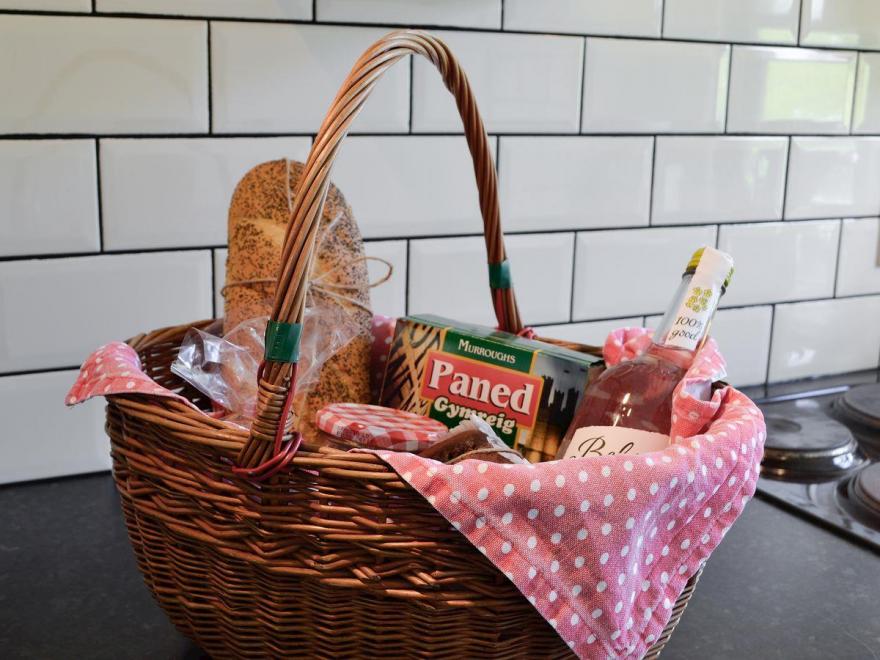 Robin's Retreat - UK6548