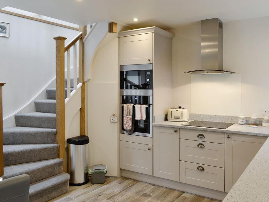 Ewe Bach Cottage - UK6556