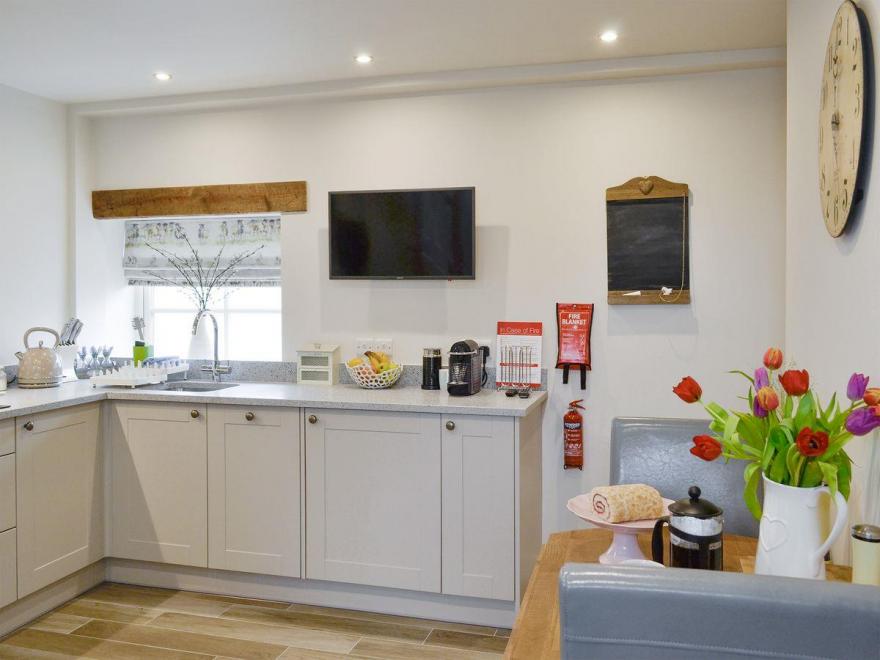 Ewe Bach Cottage - UK6556