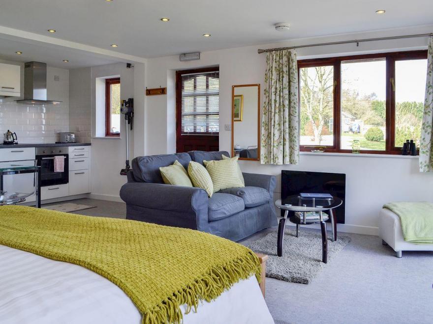 Ruardean Studio - UKC3033