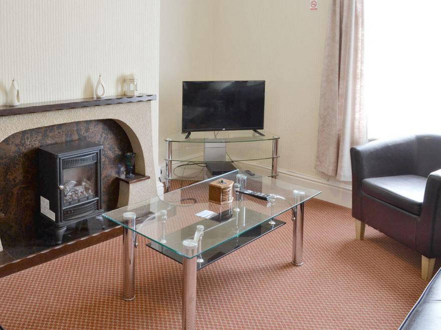 Sunnyside Holiday Apartment 3 - UK2435