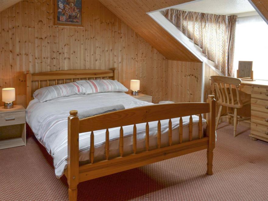 Sunnyside Holiday Apartment 3 - UK2435