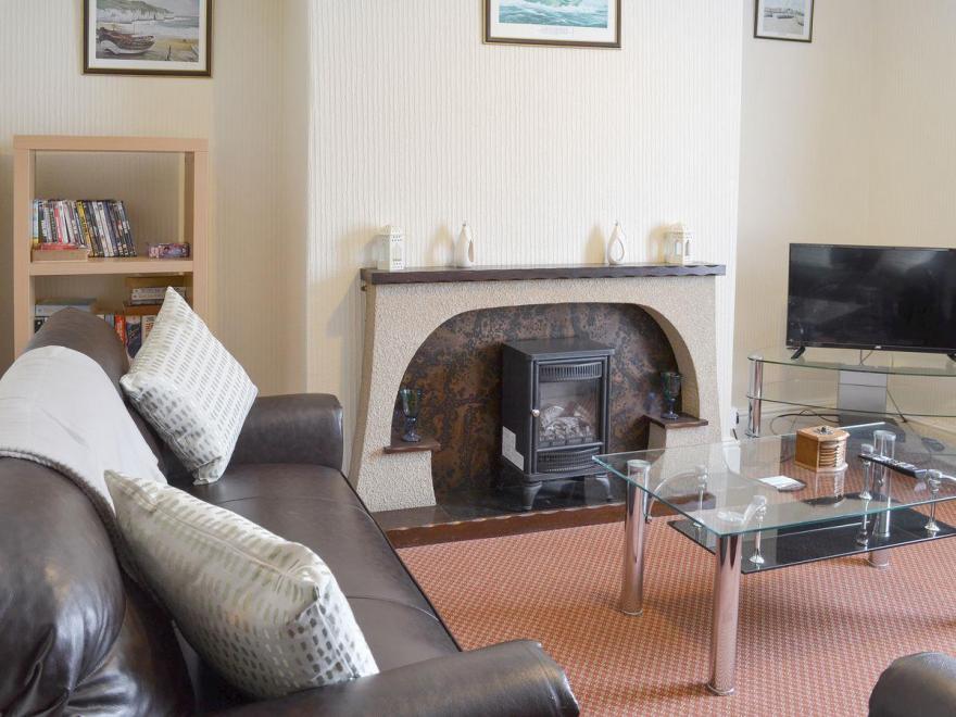 Sunnyside Holiday Apartment 3 - UK2435