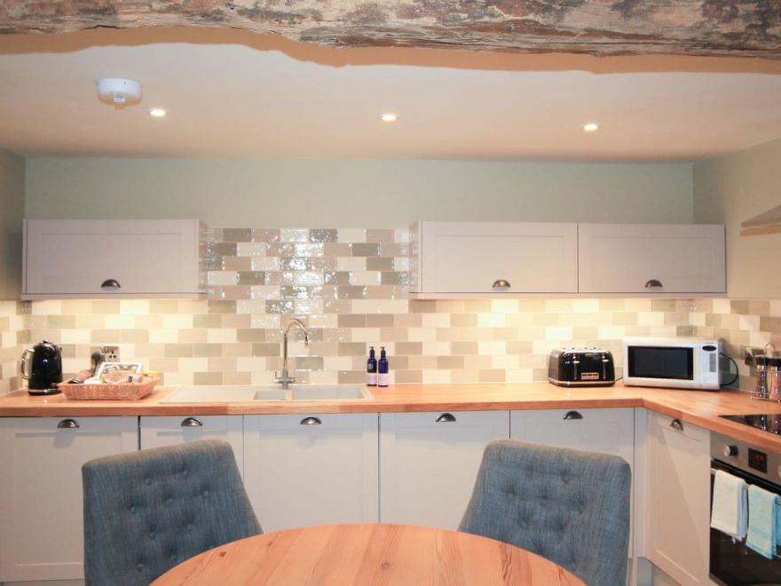 Charlies Stable - UK2439