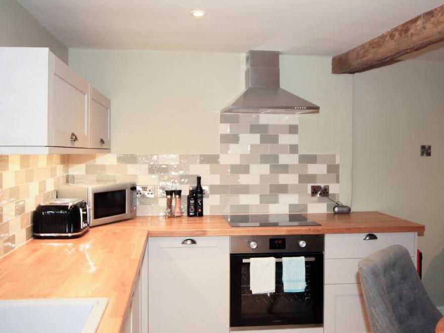 Charlies Stable - UK2439