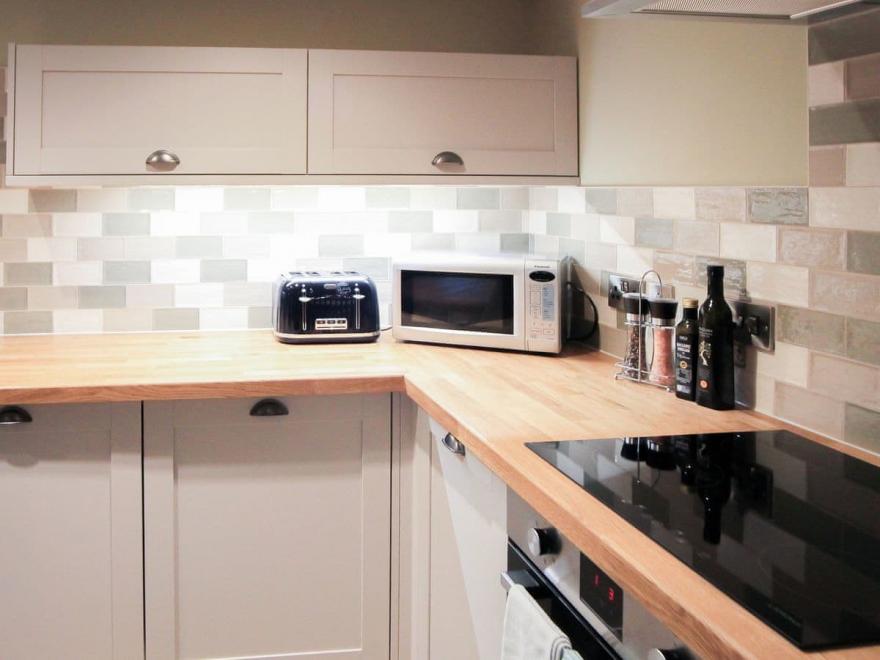 Charlies Stable - UK2439