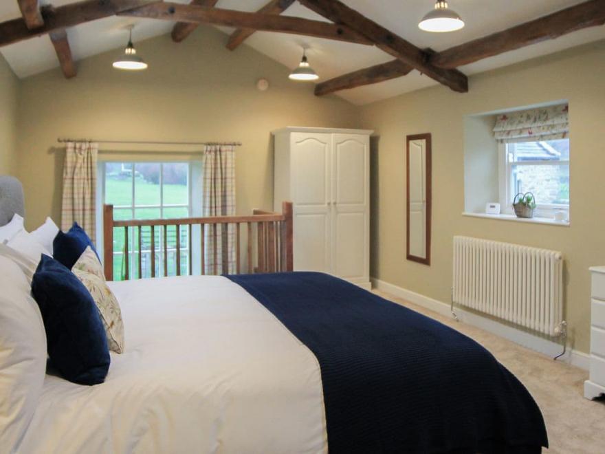 Charlies Stable - UK2439