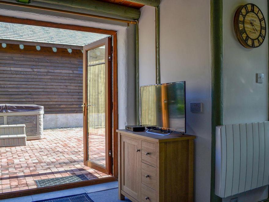 Lucy's Lodge - UK1260