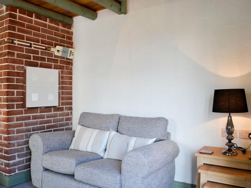 Lucy's Lodge - UK1260