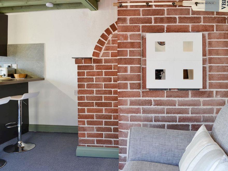 Lucy's Lodge - UK1260