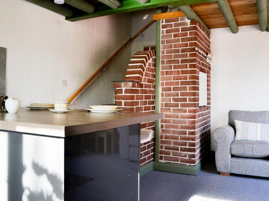 Lucy's Lodge - UK1260