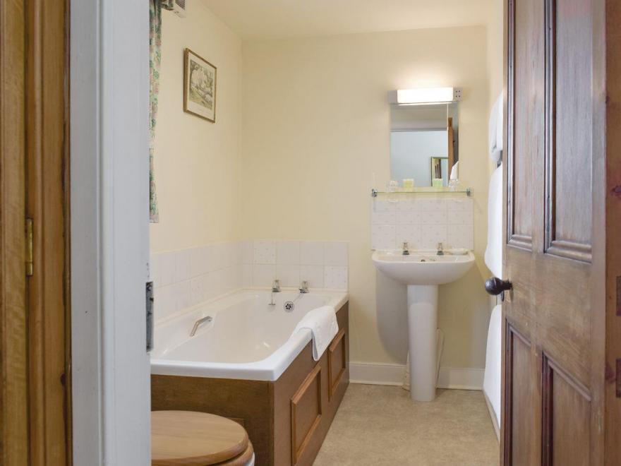 Balnamuir Farmhouse - UK5699