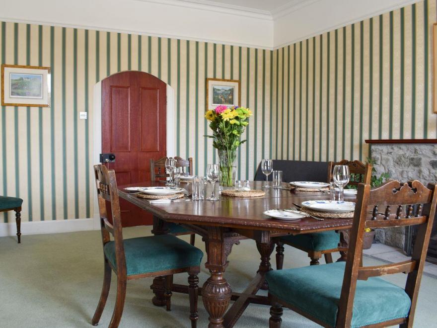 Craignuisq Farmhouse - UK5700