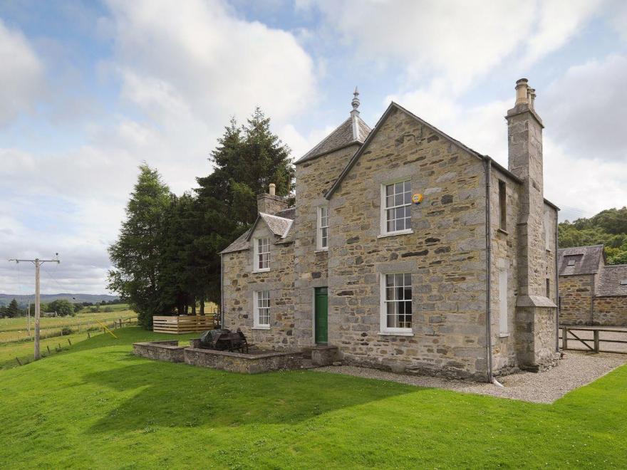 Craignuisq Farmhouse - UK5700