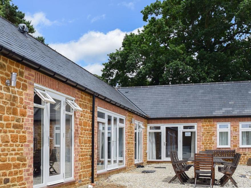 Weavers Retreat - UKC3196