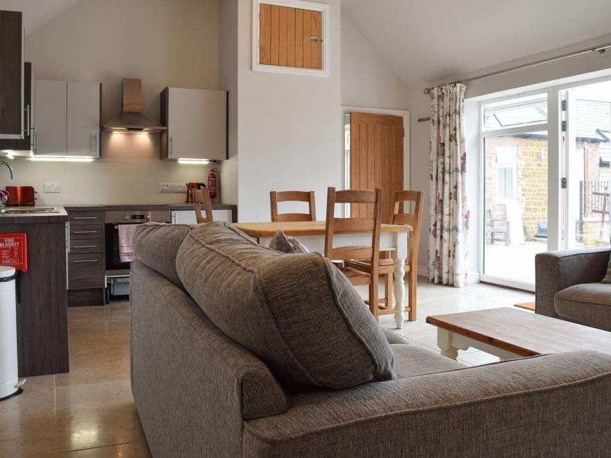 Weavers Retreat - UKC3196