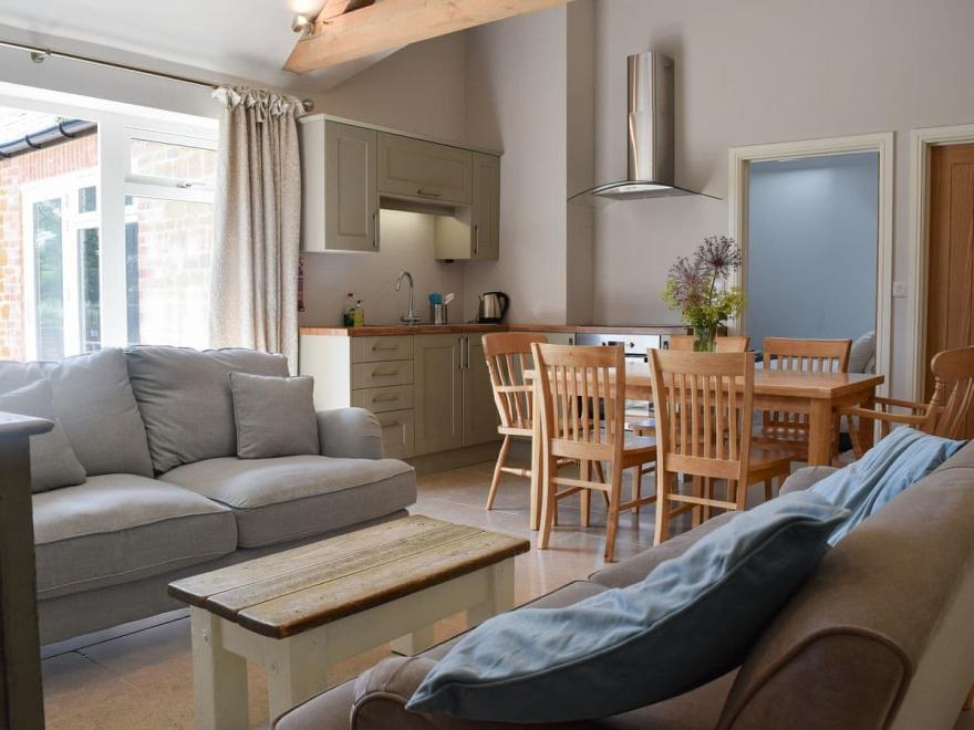 Forager's Cottage - UKC3197