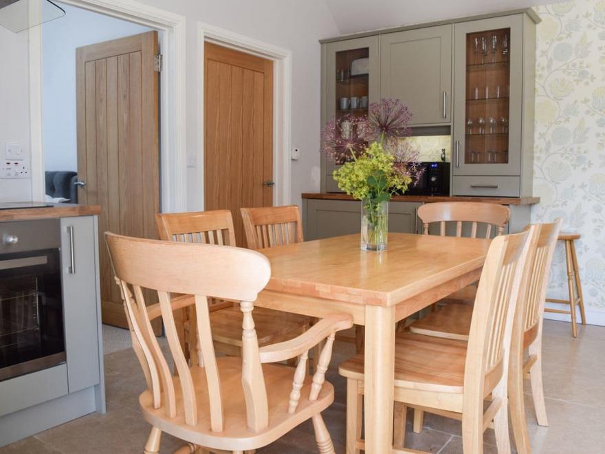 Forager's Cottage - UKC3197