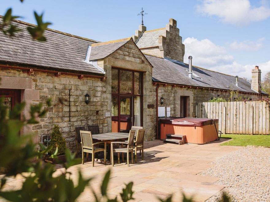 Watson Cottage - UK1283