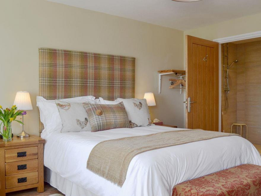 The Chicken Shed - UKC3222