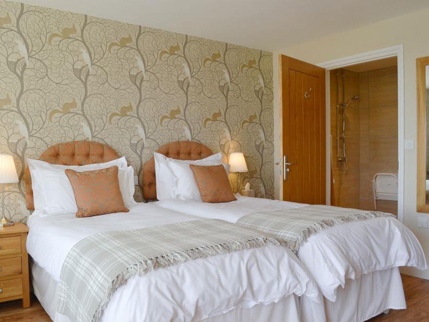 Buzzards Nest - UKC3223