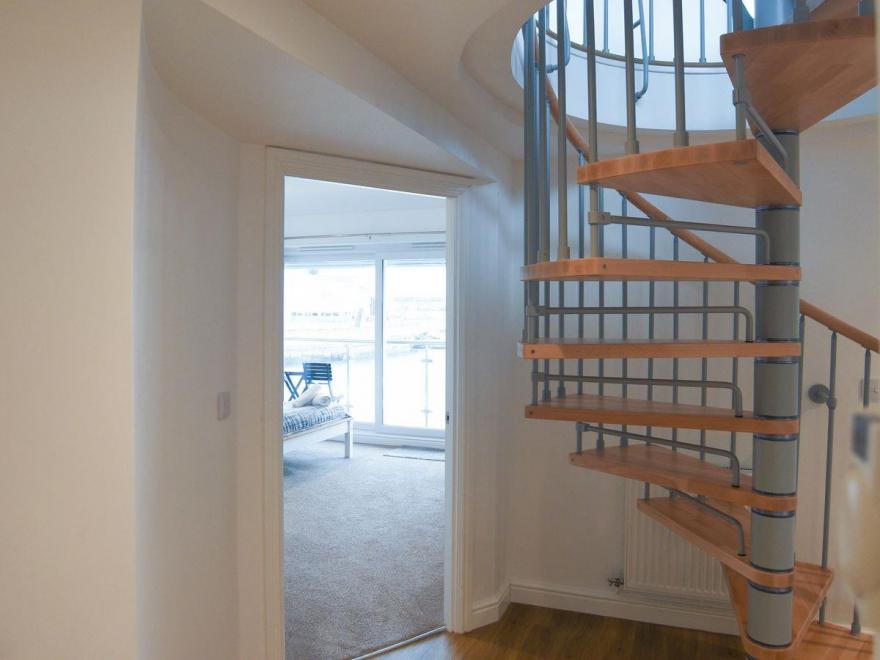 Captain's Suite -UKC3250