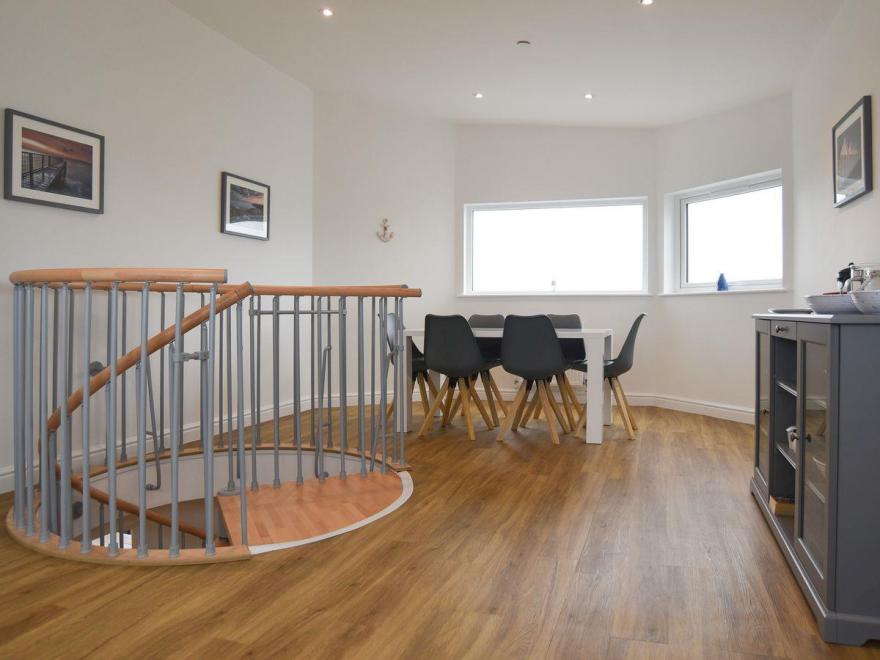 Captain's Suite -UKC3250