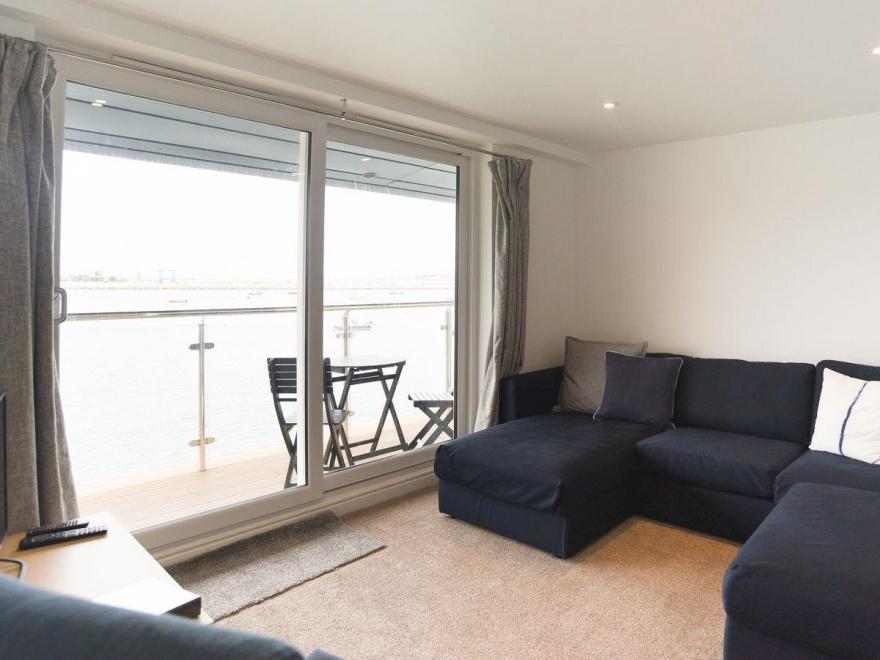 Officer's Suite -UKC3251