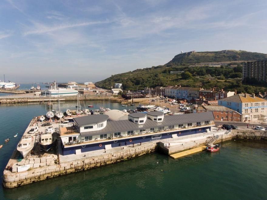 Officer's Suite -UKC3251