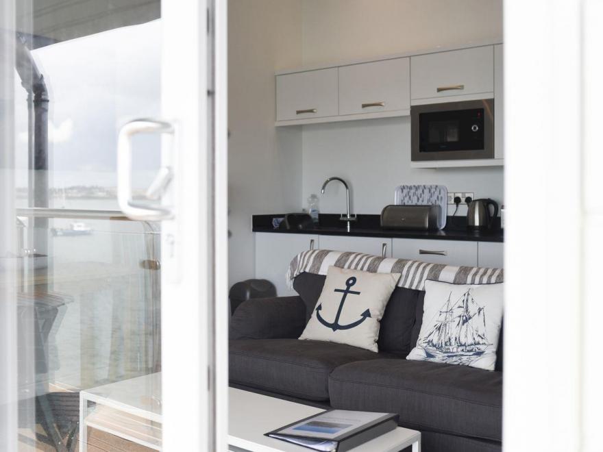 Stoker's Suite -UKC3253