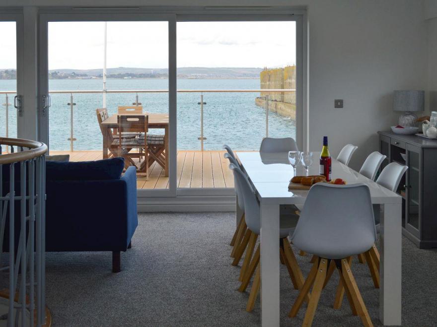 Commodore's Penthouse Suite -UKC3254