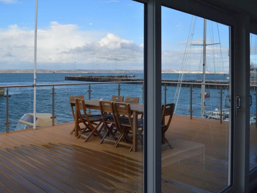 Commodore's Penthouse Suite -UKC3254