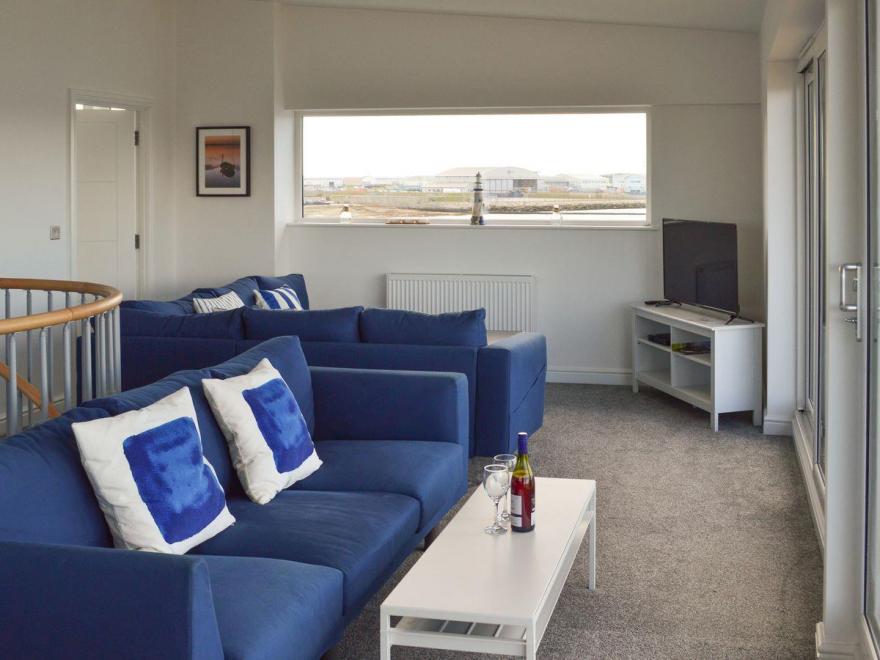 Commodore's Penthouse Suite -UKC3254