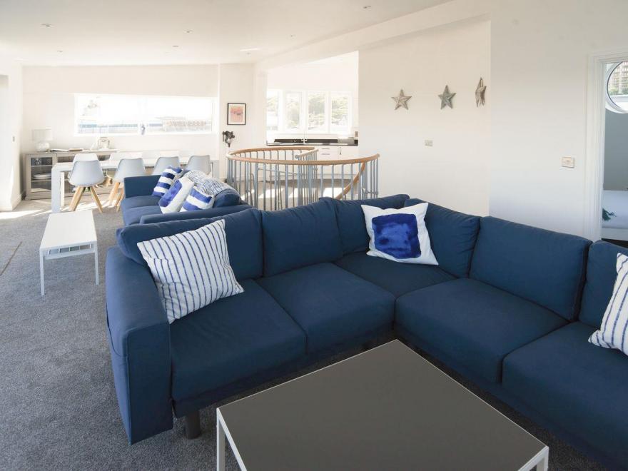 Commodore's Penthouse Suite -UKC3254