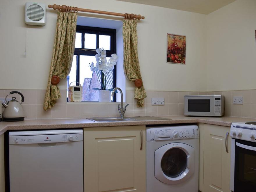 Buttercup Cottage - UK2459