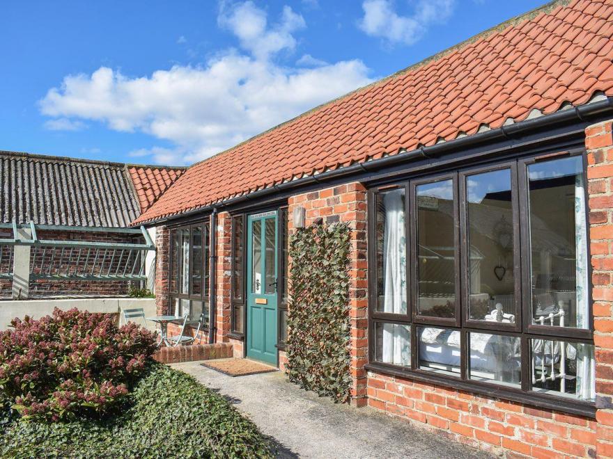 Cherry Cottage - UK2460