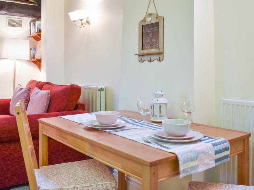 Willow Cottage - UK2461