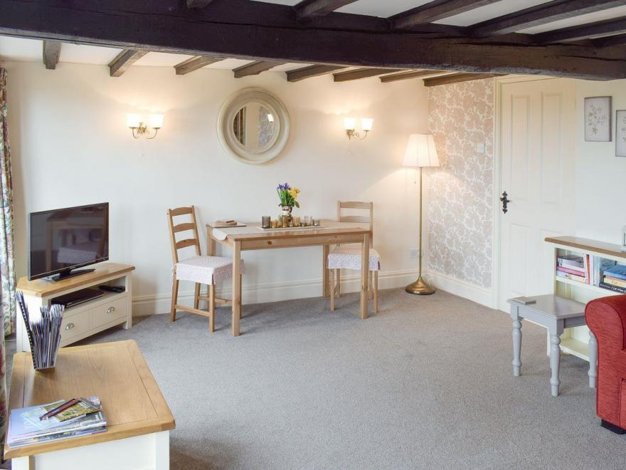 Honeysuckle Cottage - UK2462