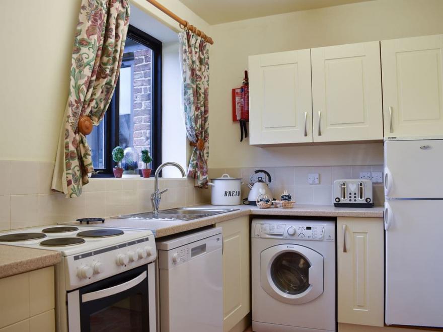 Honeysuckle Cottage - UK2462