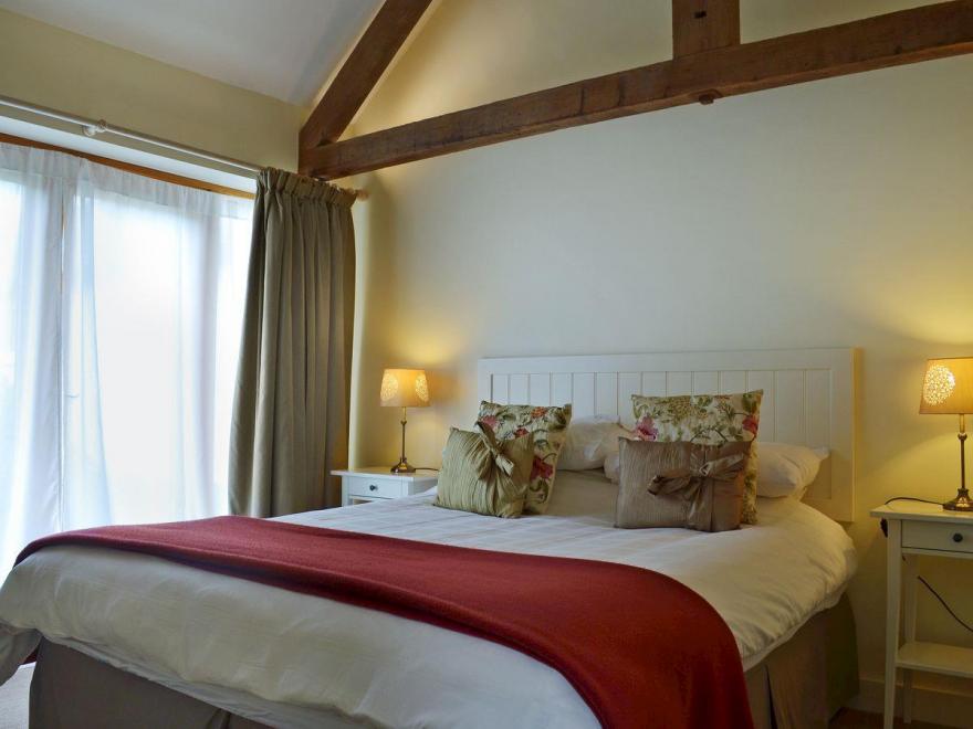 The Burrow - UKC3287