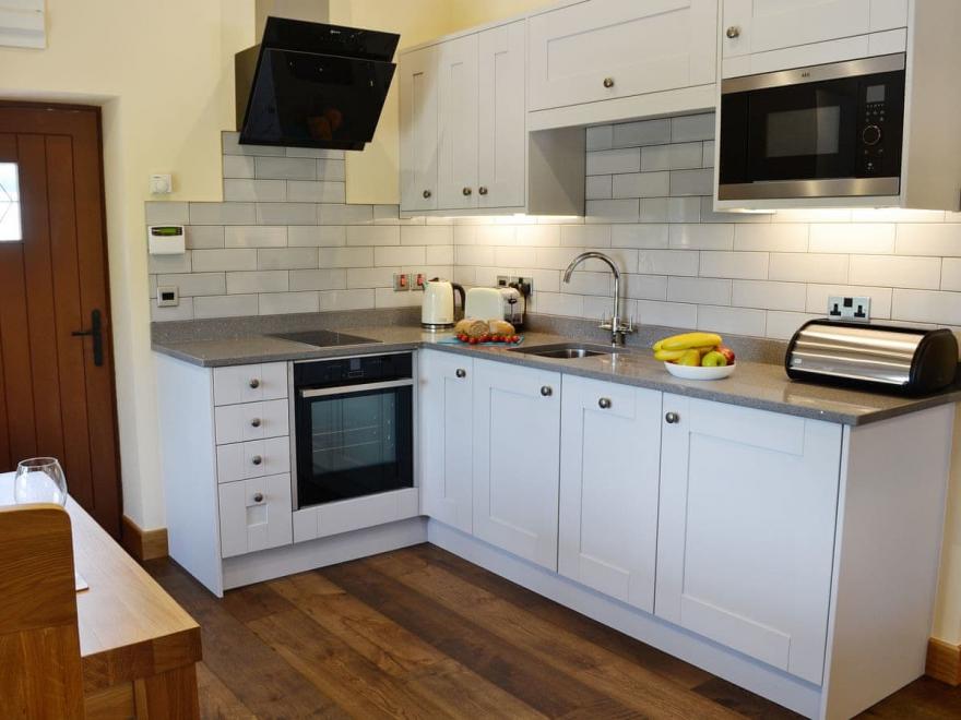 Garth Studio-UKC3329